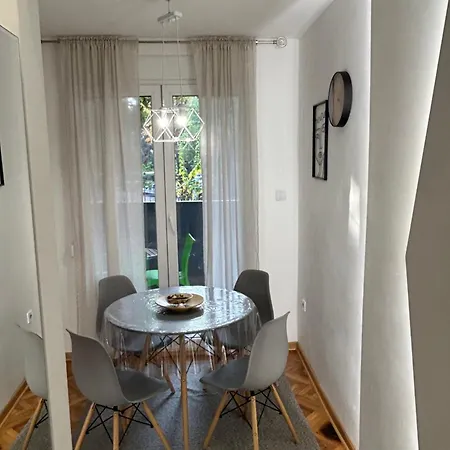 Dorotea Lux * ベオグラード